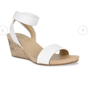NEW•Naturalizer White Wedge Sandals 7.5